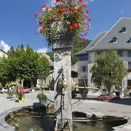 Apartment Avec Mezzanine Au Centre-village, 100m De Navette Ski, 4 Pers., Equipe Et Confortable - Fr-1-624-58 Samoens